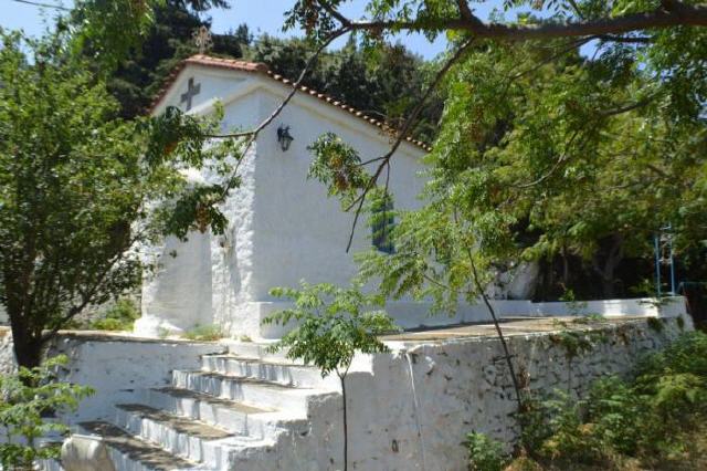 Karlovasi - Kirche