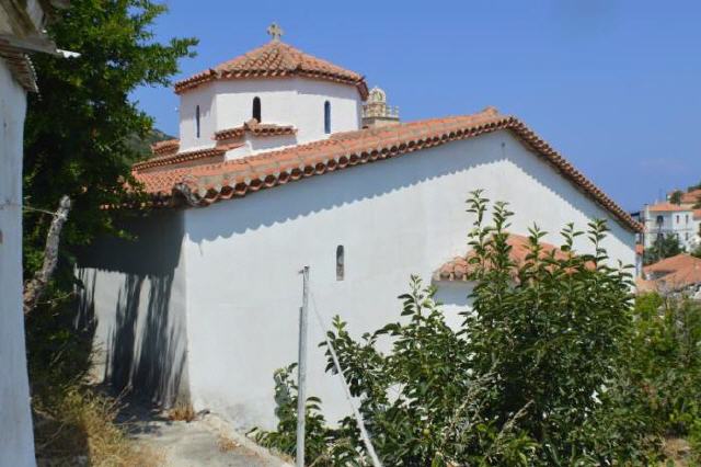 Karlovasi - Kirche